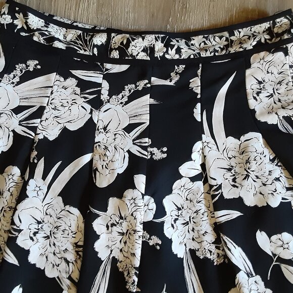 Karl Lagerfeld Paris * Sz 2 * Black & White * Short Skirt * High-End Designer - Picture 7 of 7